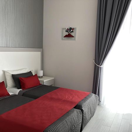 Chiaia Guest House เนเปิลส์ ภายนอก รูปภาพ