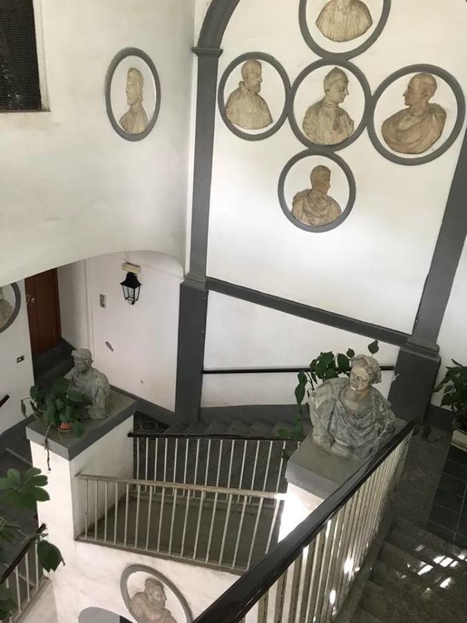 Chiaia Guest House เนเปิลส์ ภายนอก รูปภาพ