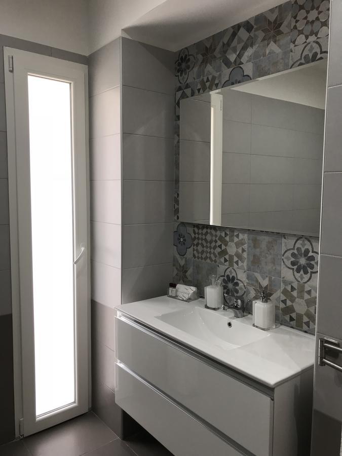 Chiaia Guest House เนเปิลส์ ภายนอก รูปภาพ