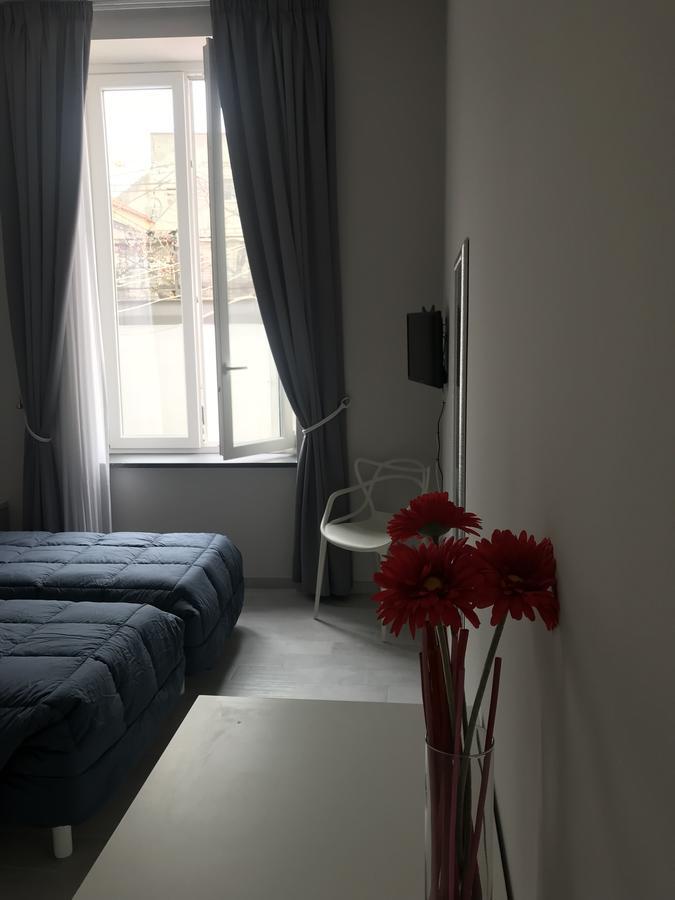 Chiaia Guest House เนเปิลส์ ภายนอก รูปภาพ