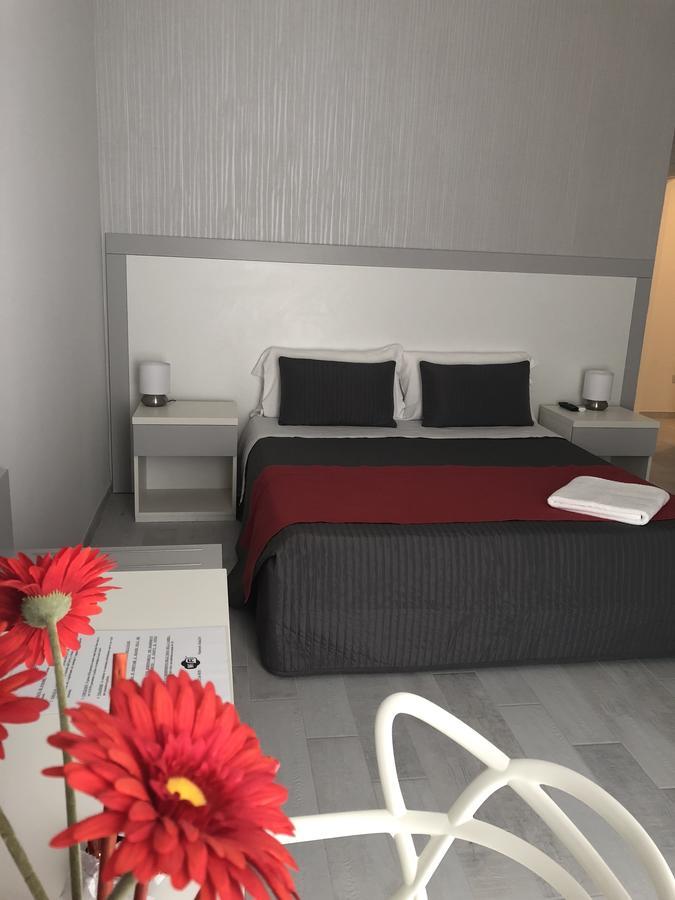 Chiaia Guest House เนเปิลส์ ภายนอก รูปภาพ