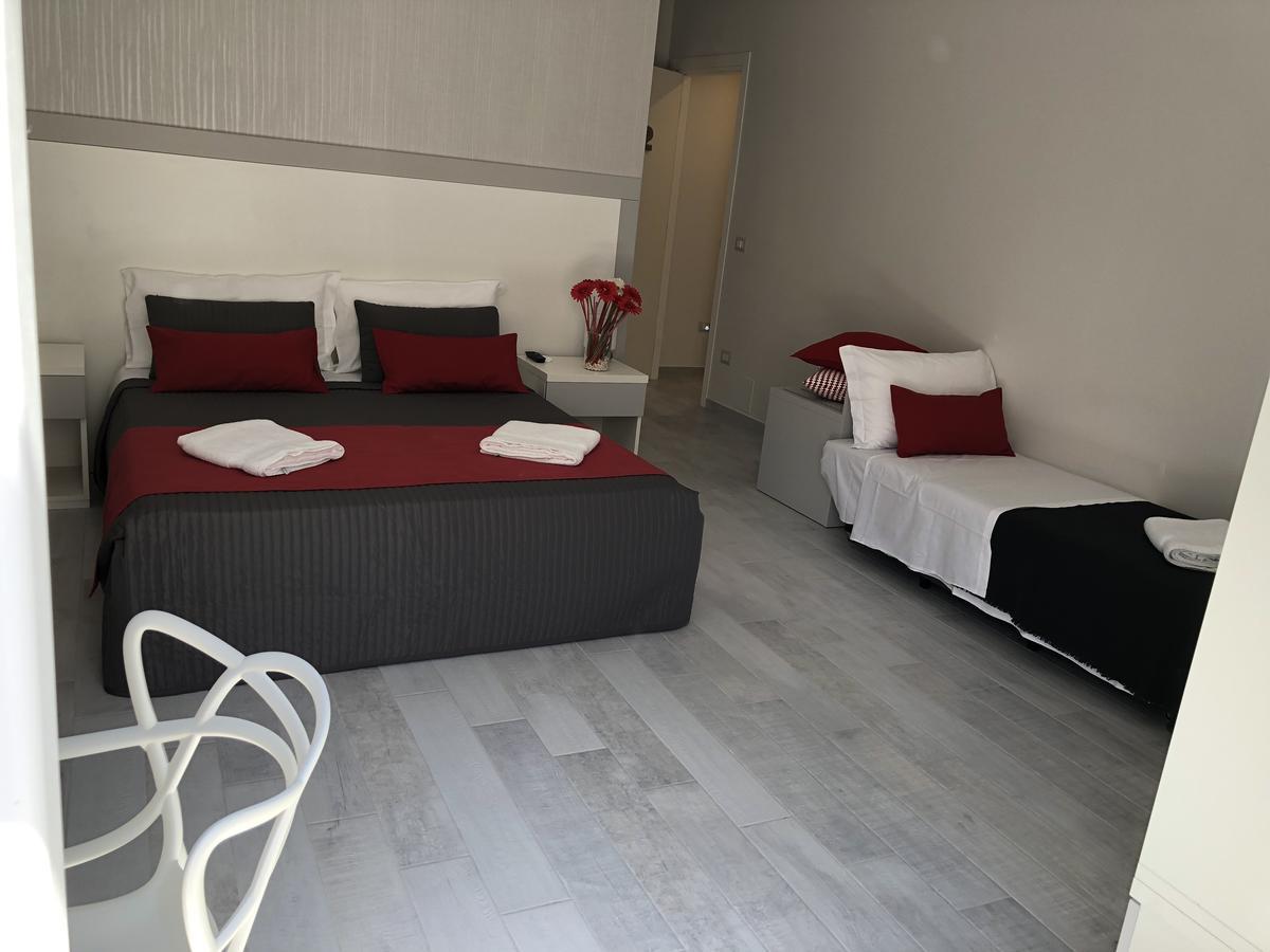 Chiaia Guest House เนเปิลส์ ภายนอก รูปภาพ