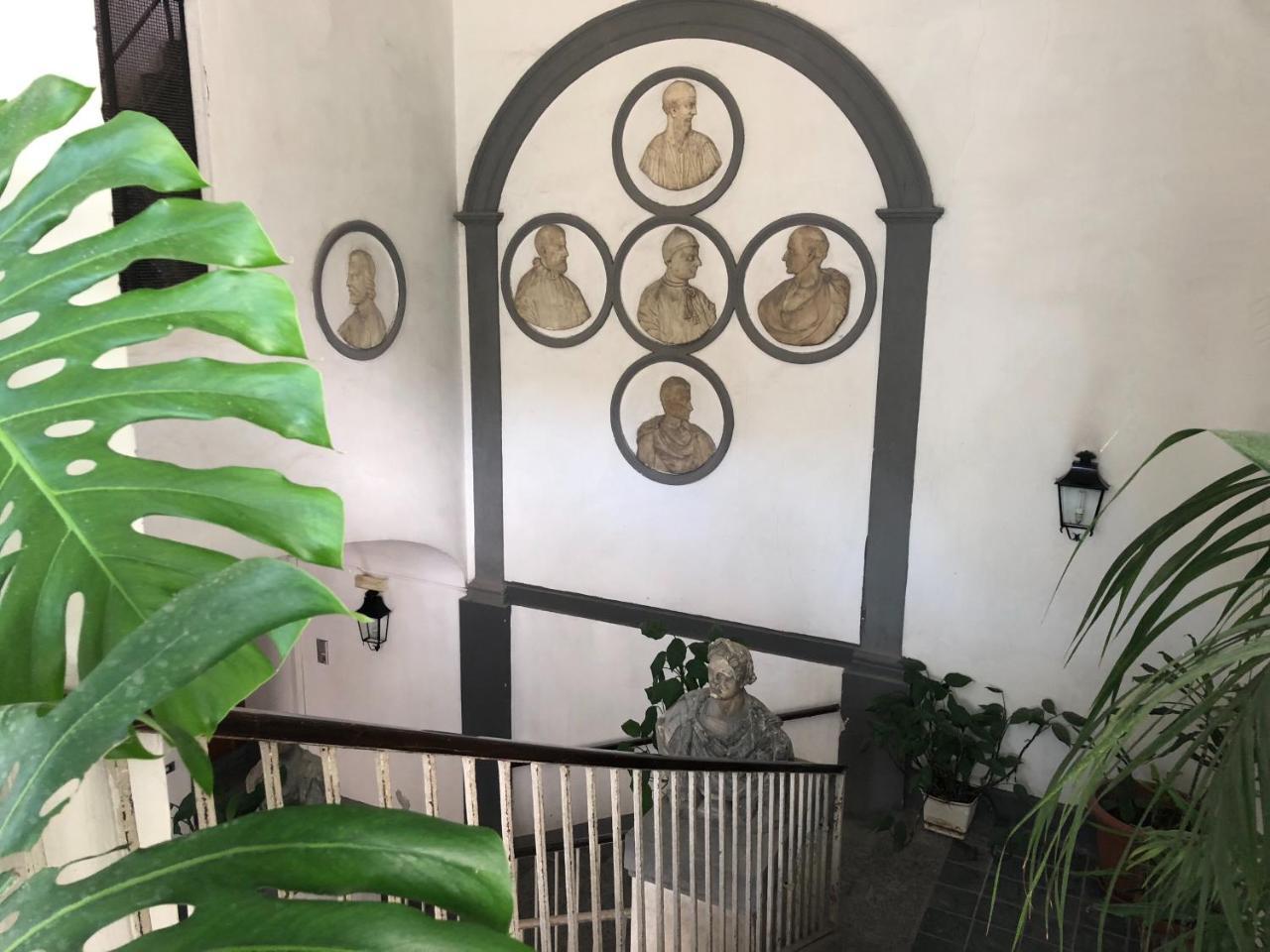 Chiaia Guest House เนเปิลส์ ภายนอก รูปภาพ