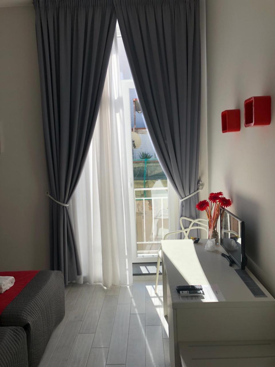 Chiaia Guest House เนเปิลส์ ภายนอก รูปภาพ